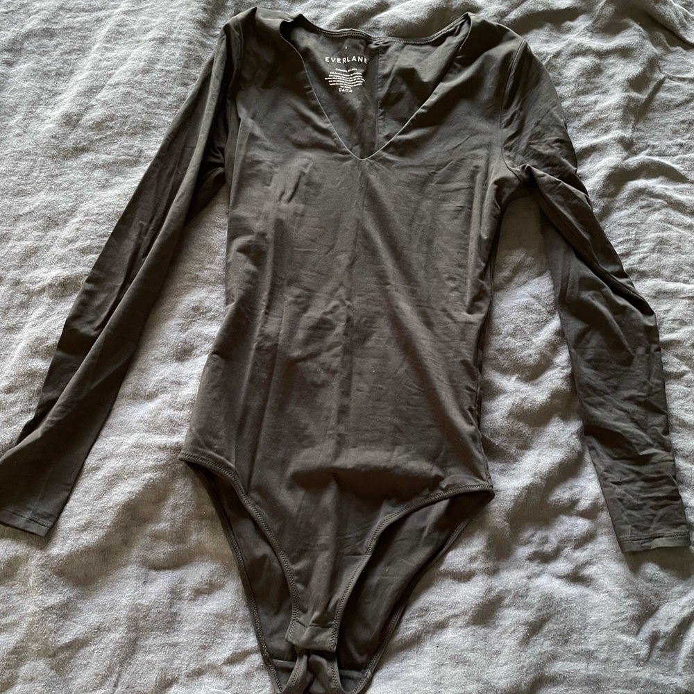 Everlane Lone Sleeve VNeck Bodysuit